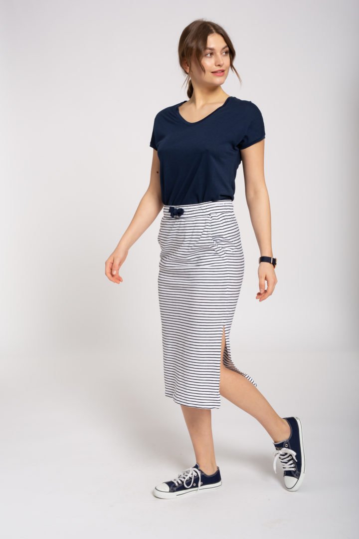Tencel Round V-Neck T-Shirt Navy von Recolution