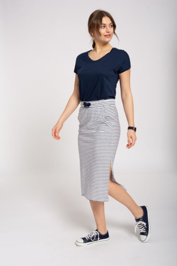 Tencel Round V-Neck T-Shirt Navy von Recolution