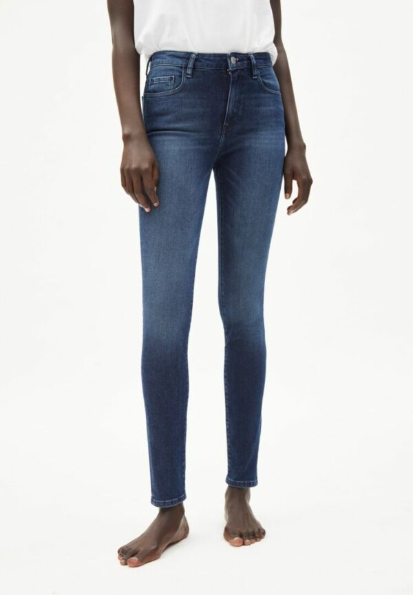 Jeans Tillaa Circular In Navy Blue von ArmedAngels