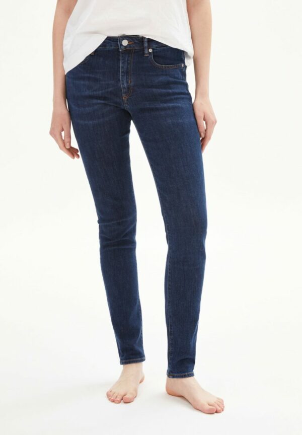 Jeans Tillaa In Indigo Daze von ArmedAngels