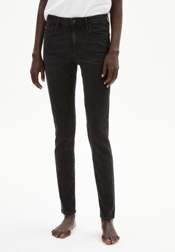 Jeans Tillaa In Washed Down Black von ArmedAngels