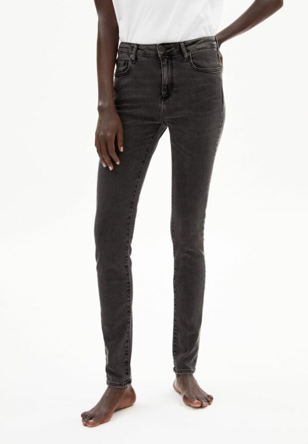 Jeans Tillaa X Stretch In Coal Mine von ArmedAngels