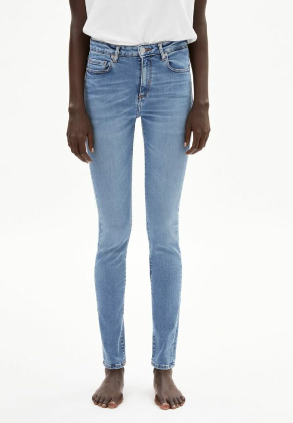 Jeans Tillaa X Stretch In Sky Blue von ArmedAngels