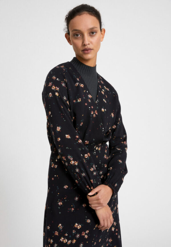 Kleid Aleixaa Wild Blossom In Black von ArmedAngels