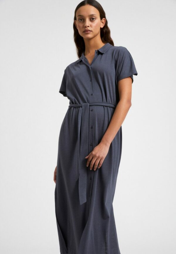 Kleid Iskaa Solid In Indigo von ArmedAngels