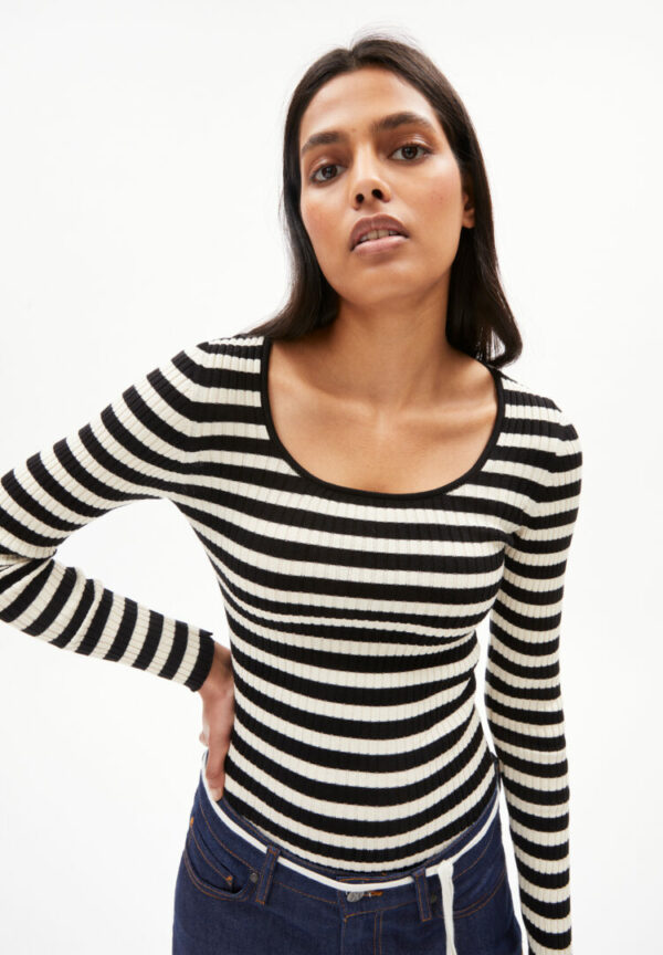 Strickpullover Alaani Crewneck Striped In Black-oatmilk von ArmedAngels
