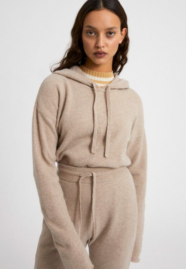 Strickpullover Brianaa Recycled Wool In Dark Caramel Melange von ArmedAngels