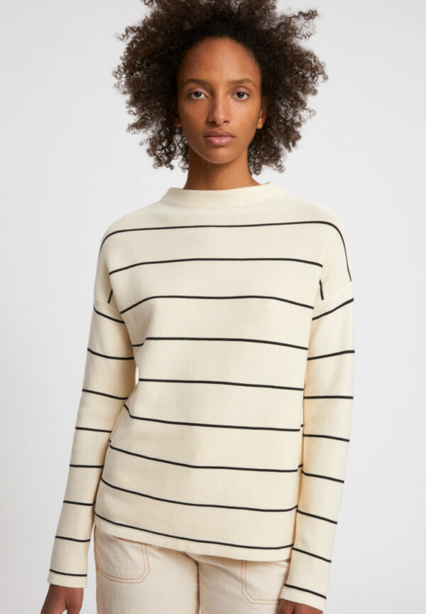 Strickpullover Medinaa Fine Stripes In Oatmilk-black von ArmedAngels