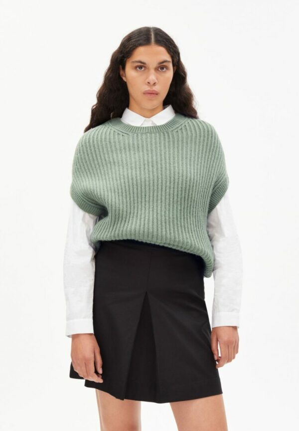 Stricktop Ilariaa Soft In Sage Green von ArmedAngels
