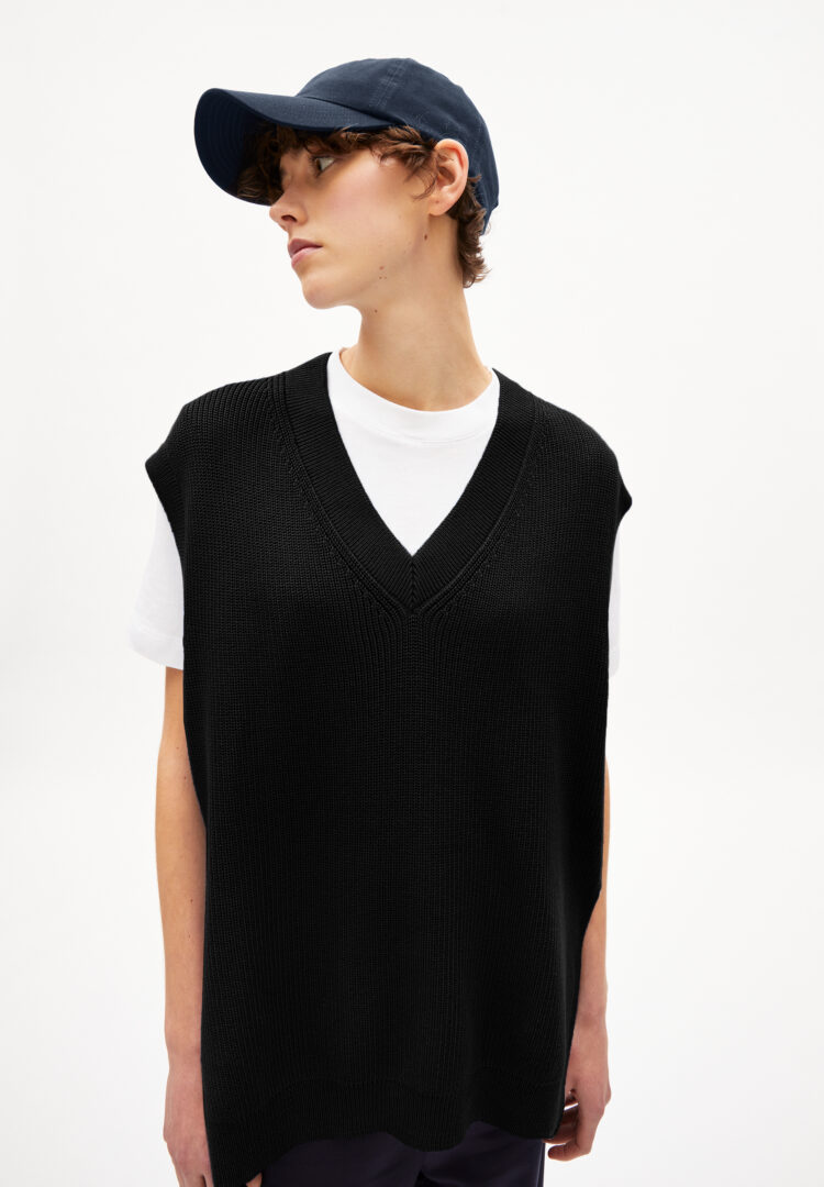 Stricktop Varnaa Soft In Black von ArmedAngels