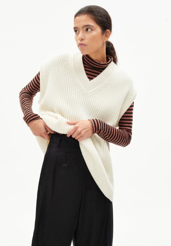 Stricktop Viaa Recycled Wool In Oatmilk von ArmedAngels