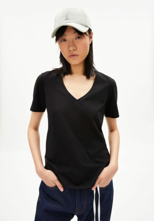 T-shirt Antoniaa In Black von ArmedAngels