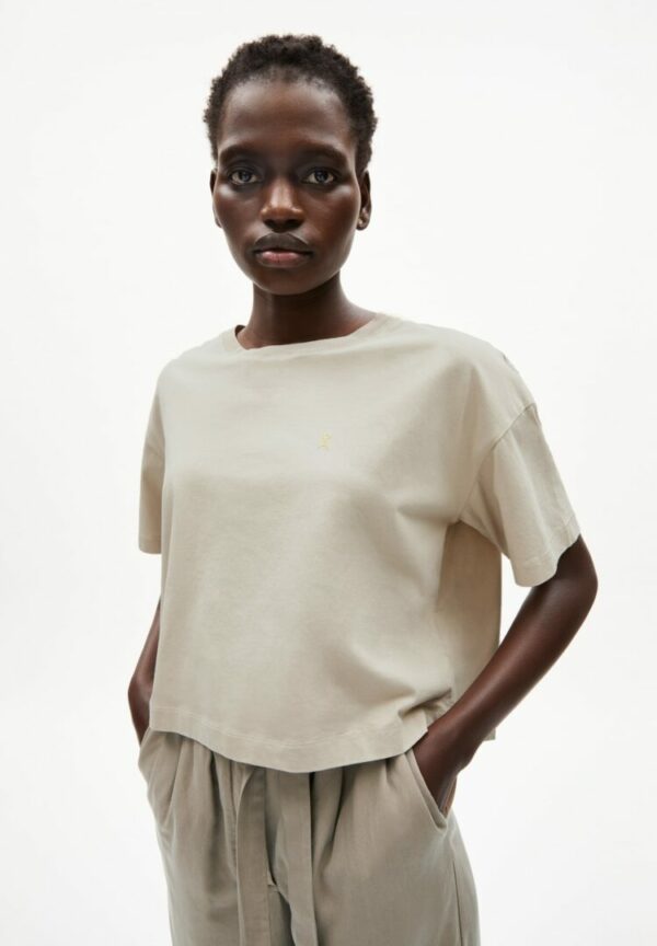T-shirt Chaarlotte In Light Desert von ArmedAngels