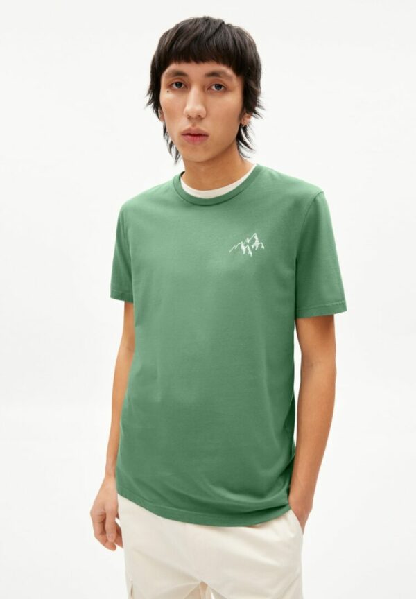 T-shirt Jaames Chest Mountain In Myrtales von ArmedAngels