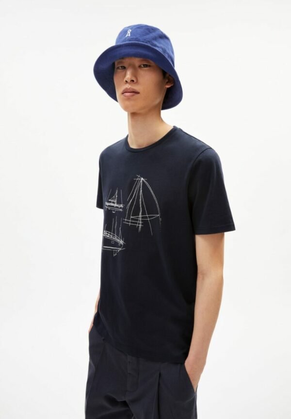 T-shirt Jaames Tech Boat In Night Sky von ArmedAngels