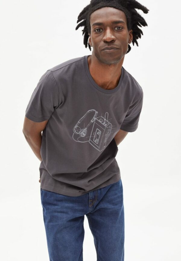 T-shirt Jaames Walkman In Acid Black von ArmedAngels