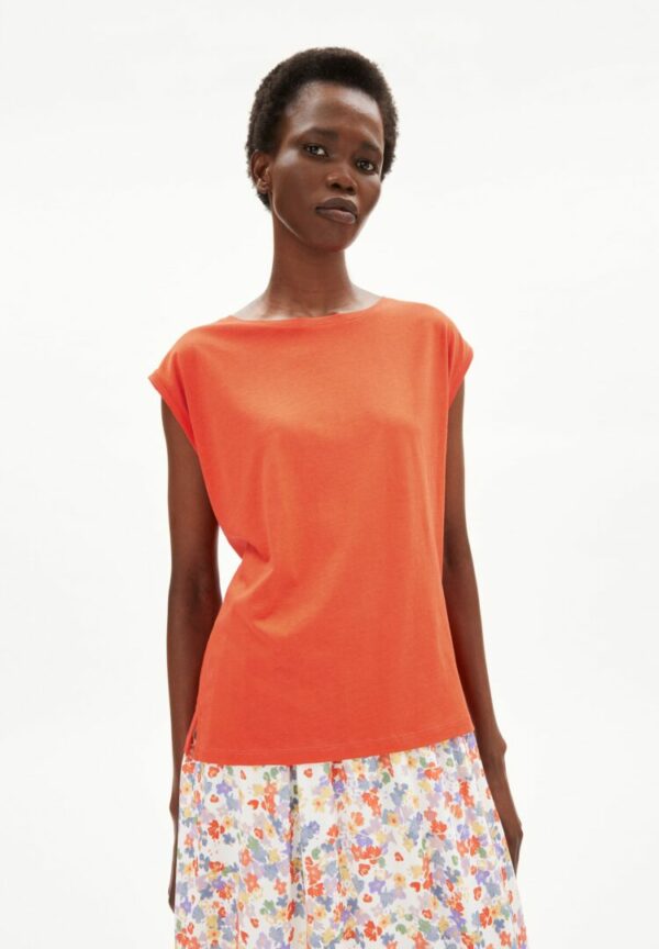 T-shirt Jilaa In Hibiscus von ArmedAngels