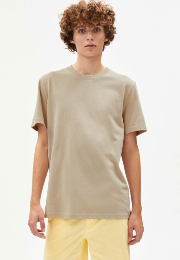 T-shirt Maarkus Solid In Light Desert von ArmedAngels