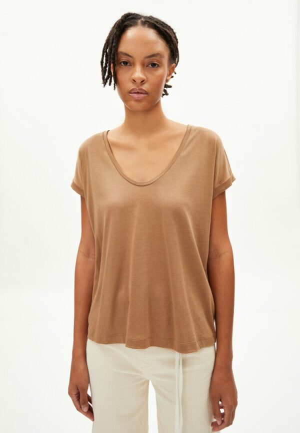 T-shirt Sinjaa In Smoky Almond von ArmedAngels