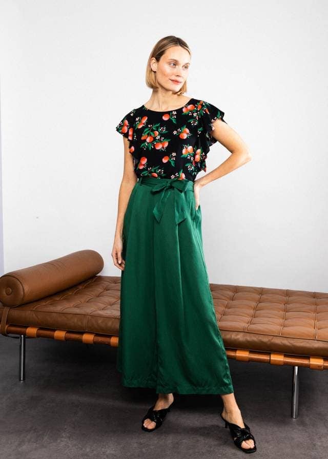 Bundfaltenhose Héloïse - Pure Green Satin von Blutsgeschwister