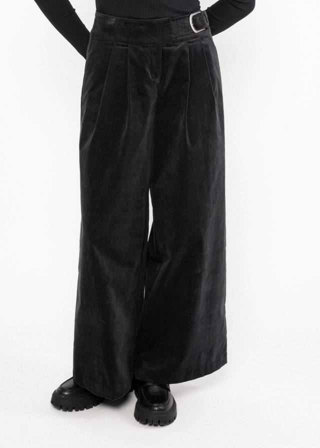 Bundfaltenhose Winny - Black Rhythm Velvet von Blutsgeschwister