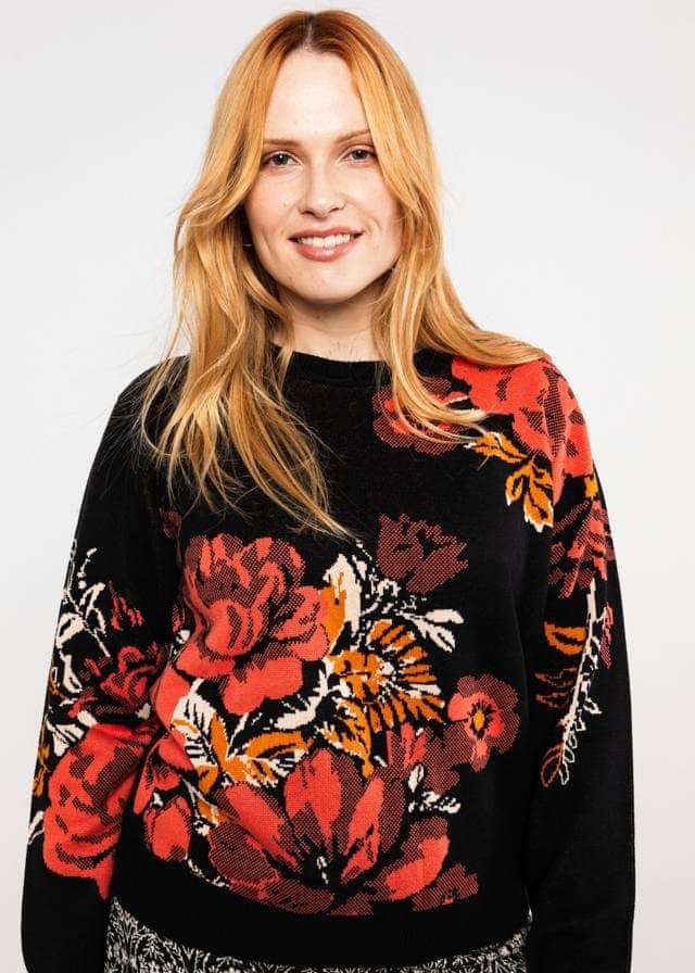 Strickpullover Cosy Storyteller - Golden Flower von Blutsgeschwister