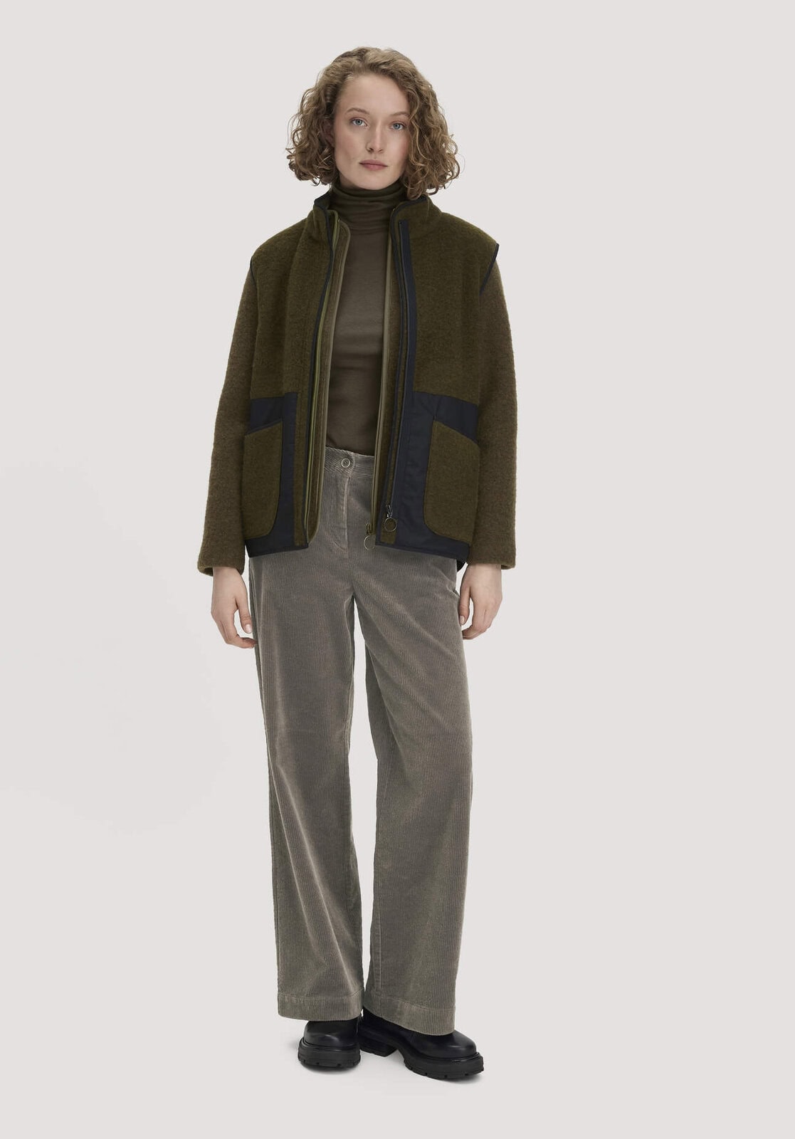 Damen Cordhose Wide Leg Relaxed aus Bio-Baumwolle - grün von Hessnatur