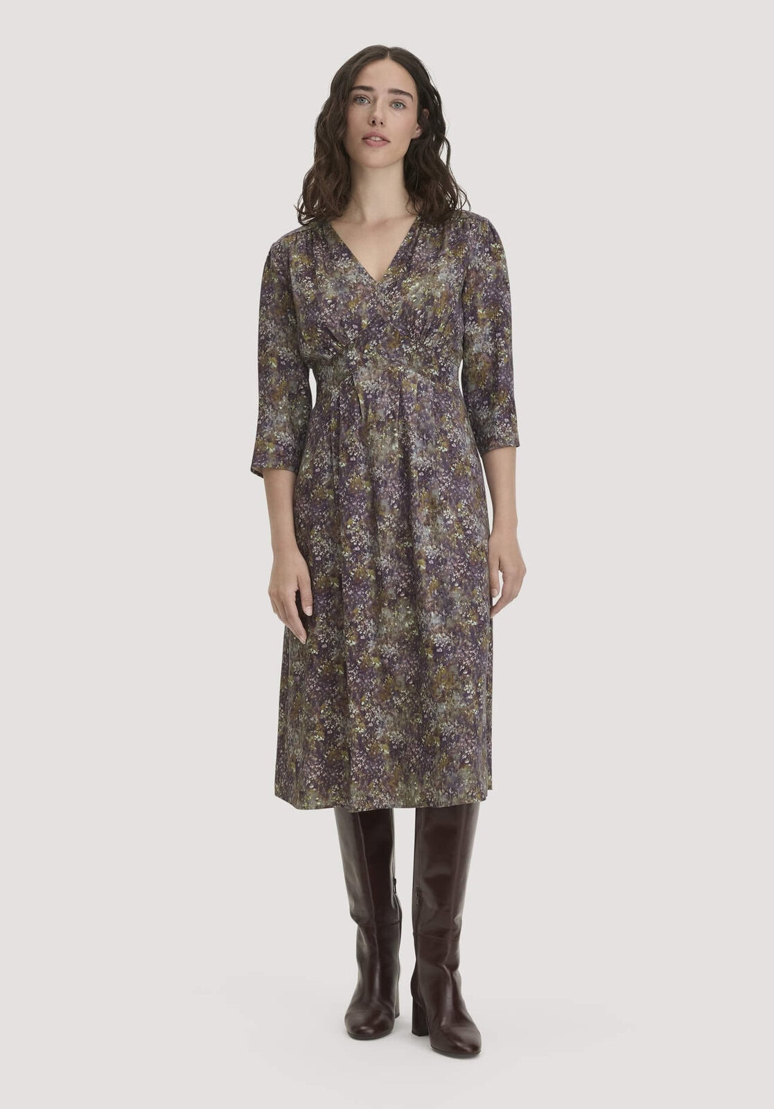 Damen Kleid tailliert aus TENCEL™ Lyocell und LENZING™ ECOVERO™ Viskose - lila von Hessnatur