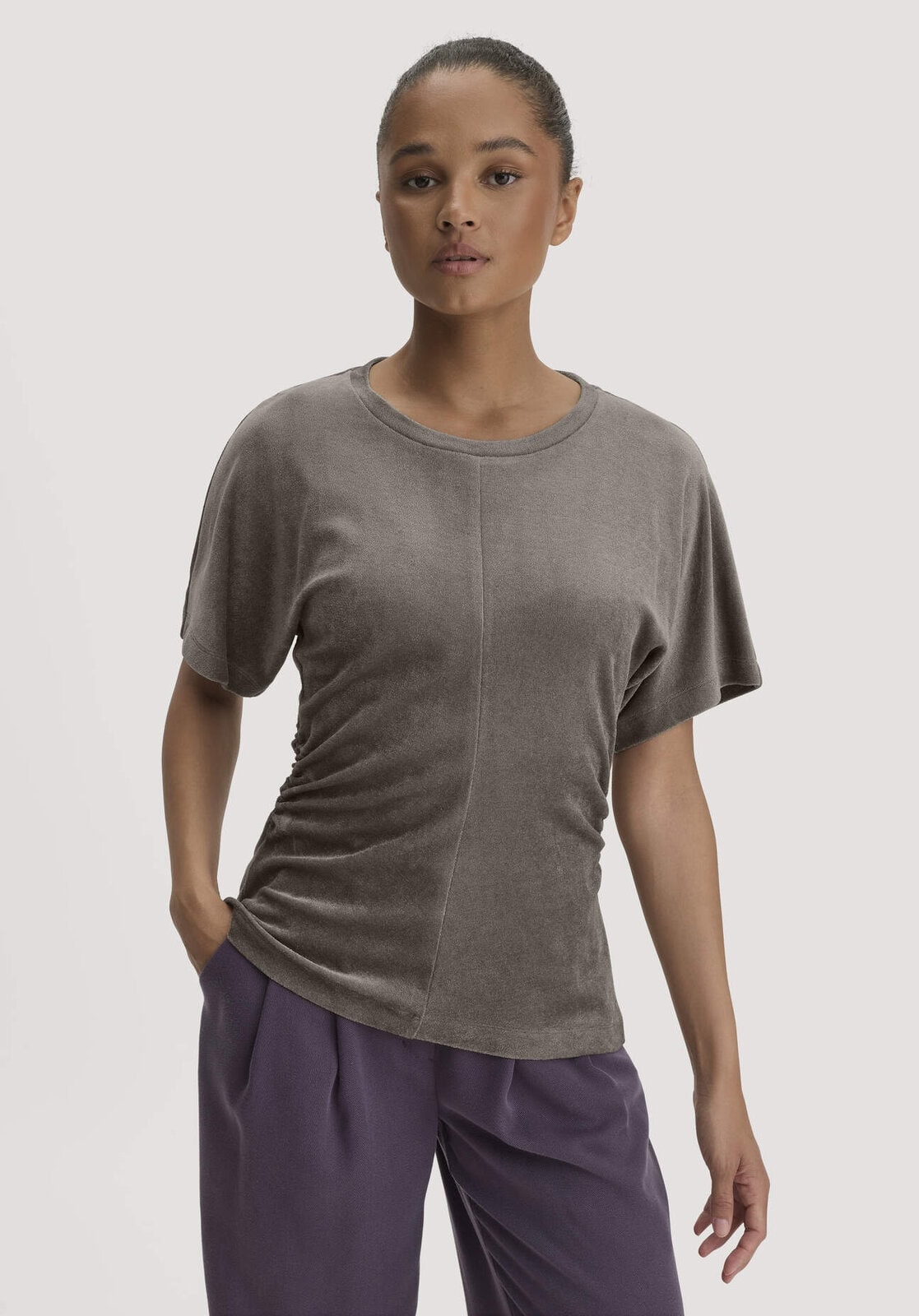 Damen Samt T-Shirt Slim aus TENCEL™ Modal mit Bio-Baumwolle - grün von Hessnatur