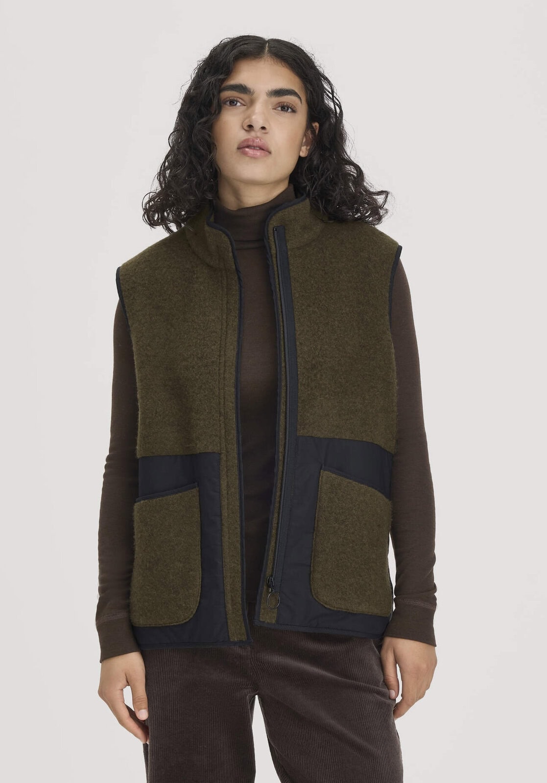 Damen Wollfleece-Weste Patch Regular aus Bio-Merinowolle - grün von Hessnatur