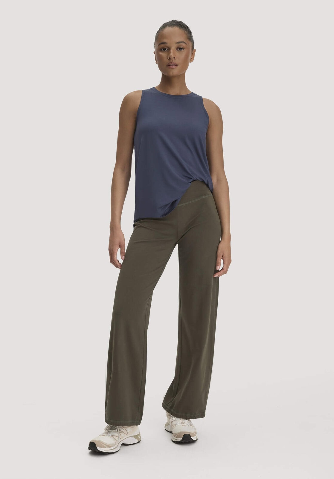 Loungewear Hose Regular ACTIVE LIGHT aus Bio-Baumwolle - grün von Hessnatur